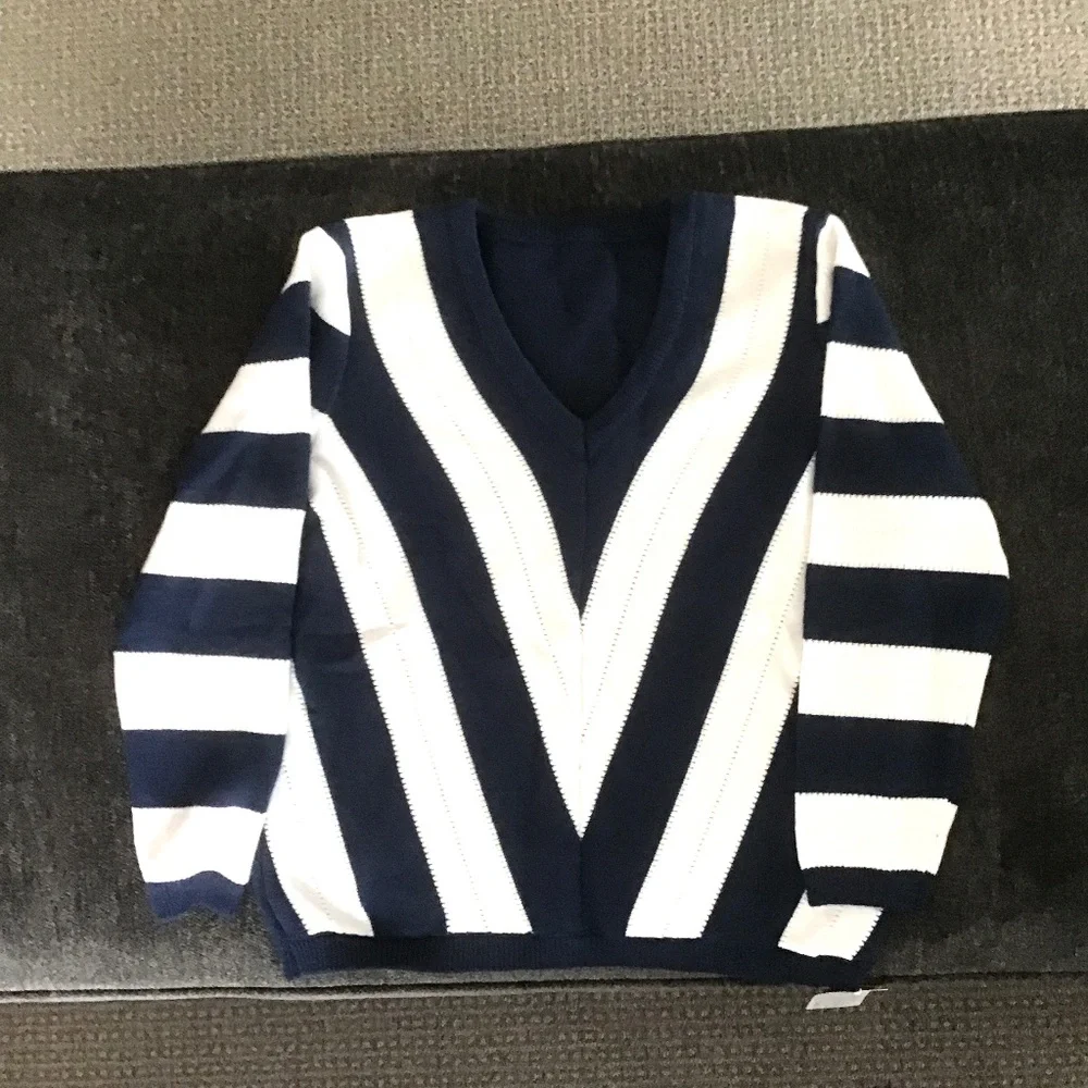 Pullover sweater - Picture 1 of 7